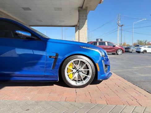 Used 2018 Cadillac CTS V w/ Luxury Package RWD image 18