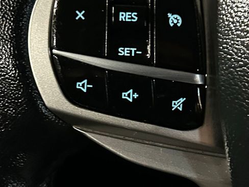 Used 2021 Ford Explorer XLT w/ Equipment Group 202A AWD/4WD image 80