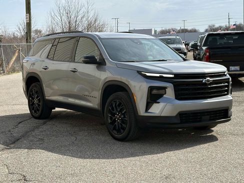 Used 2024 Chevrolet Traverse LT w/ Midnight/Sport Edition image 6