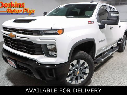 Used 2024 Chevrolet Silverado 2500 Custom w/ Custom Convenience Package image 1