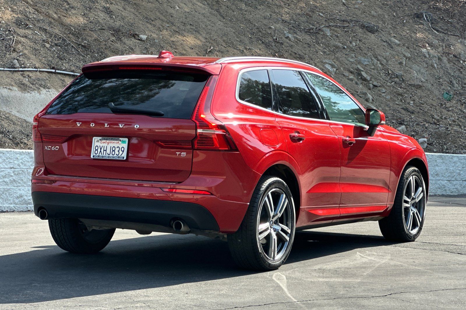 Used 2021 Volvo XC60 T5 Momentum w/ Premium Package FWD image 4