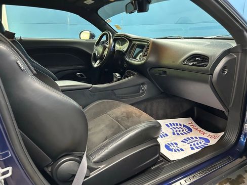 Used 2017 Dodge Challenger R/T Scat Pack w/ Leather Interior Group image 33