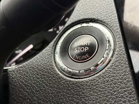 Used 2017 Nissan Rogue SV image 21