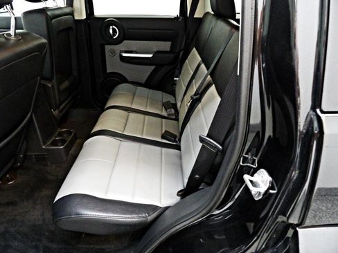 Used 2010 Dodge Nitro SXT w/ Navigation Convenience Group AWD/4WD image 10