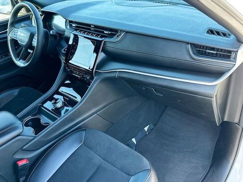 Used 2023 Jeep Grand Cherokee Altitude image 28