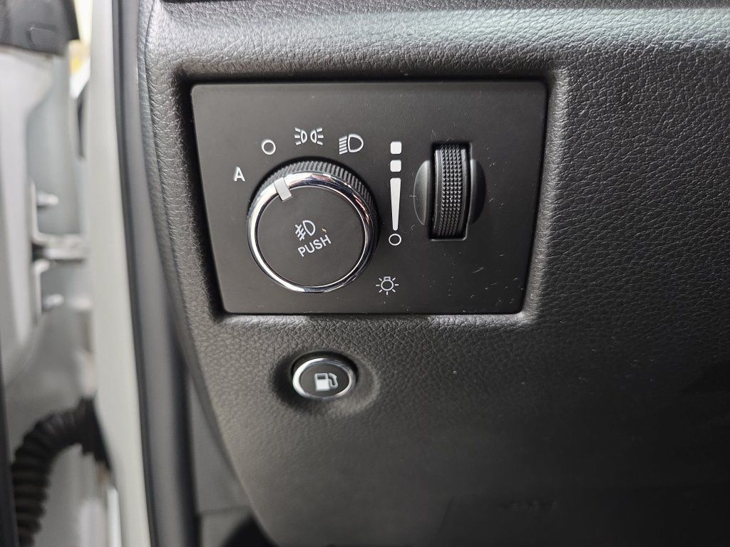 Used 2018 Jeep Grand Cherokee Altitude AWD/4WD image 25