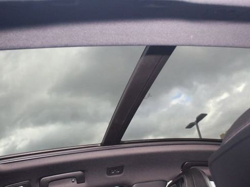 Certified 2025 Porsche Macan image 26