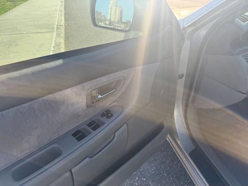 Used 2001 Toyota Avalon XLS image 10