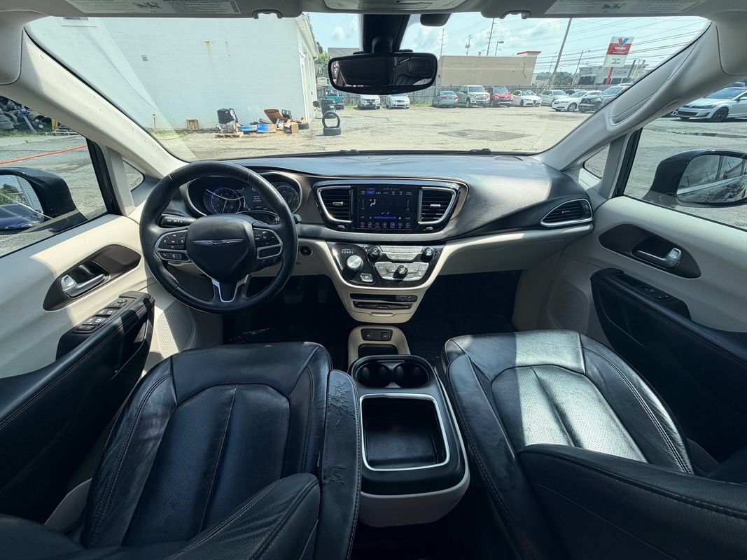 Used 2017 Chrysler Pacifica Touring-L Plus FWD image 18