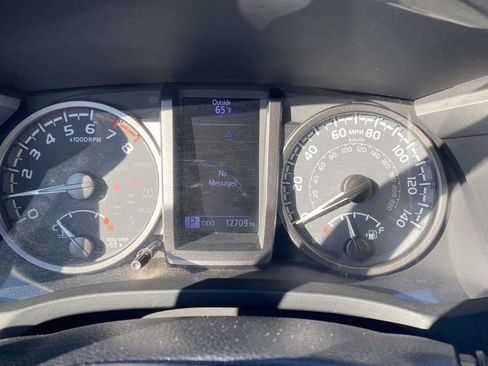 Used 2016 Toyota Tacoma SR5 w/ SR5 Appearance Package (SN) image 15