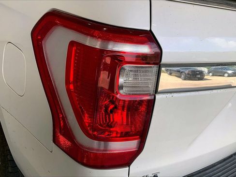 Used 2018 Ford Expedition XLT w/ Equipment Group 202A RWD image 13