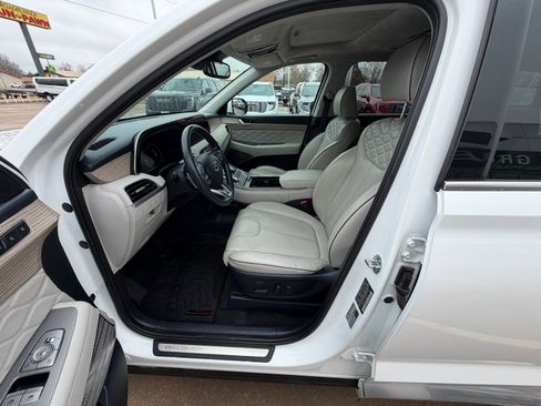 Used 2022 Hyundai Palisade Calligraphy image 3