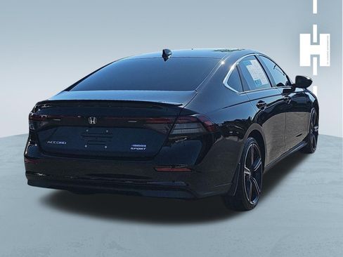 Used 2025 Honda Accord Sport image 4