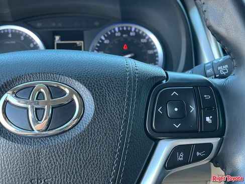 Used 2019 Toyota Highlander Limited w/ Carpet Mat Package (TMS) AWD/4WD image 23