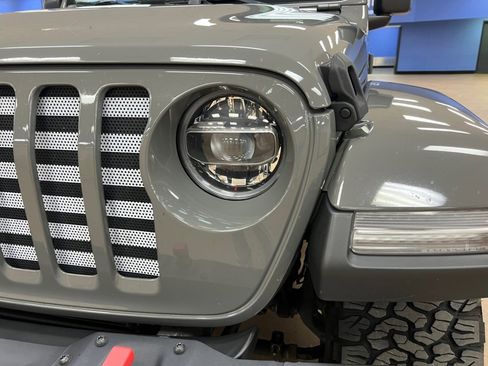 Used 2021 Jeep Gladiator Sport image 30