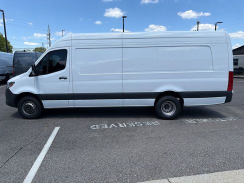 Used 2024 Mercedes-Benz Sprinter 3500 image 7