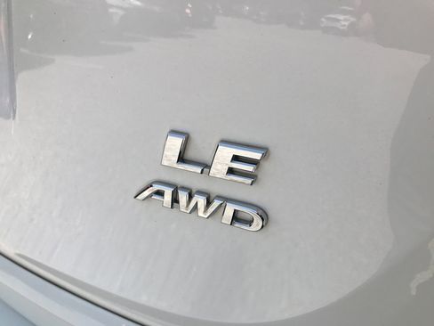 Used 2016 Toyota RAV4 LE AWD/4WD image 9