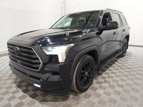 Used 2024 Toyota Sequoia Platinum AWD/4WD image 1