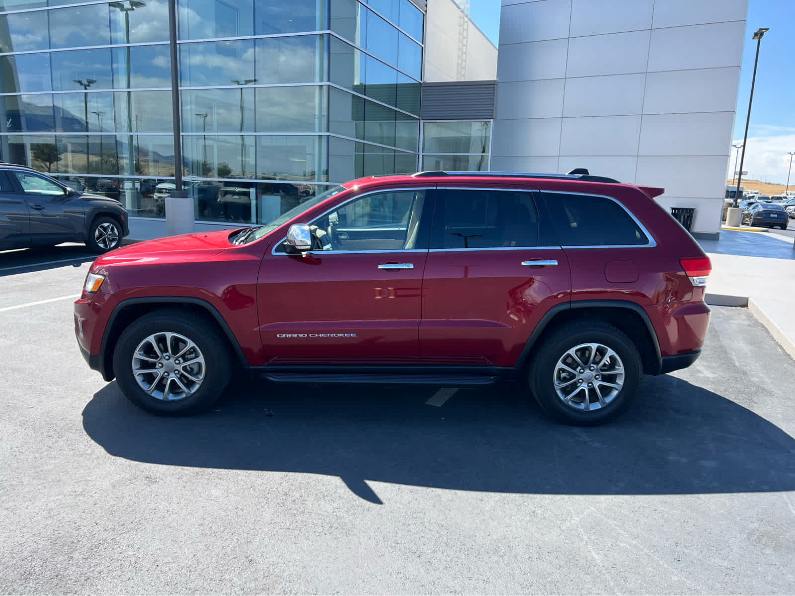 Used 2015 Jeep Grand Cherokee Limited AWD/4WD image 12