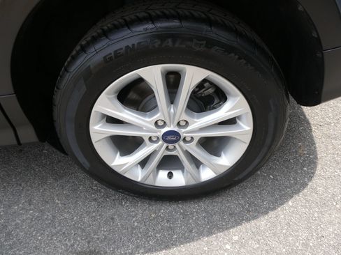 Used 2018 Ford Escape SE w/ SE Sync 3 Package FWD image 32