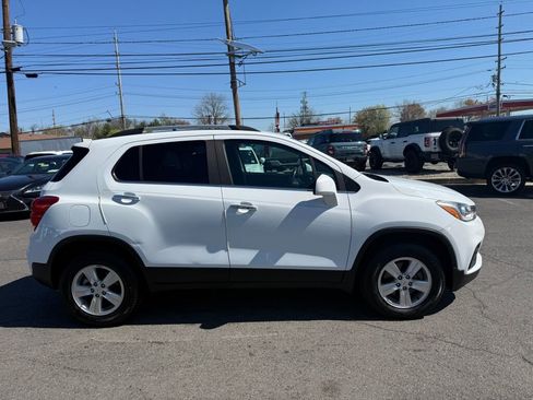 Used 2018 Chevrolet Trax LT w/ LT Convenience Package image 8
