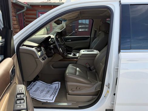 Used 2019 GMC Yukon XL SLT w/ Open Road Package AWD/4WD image 9