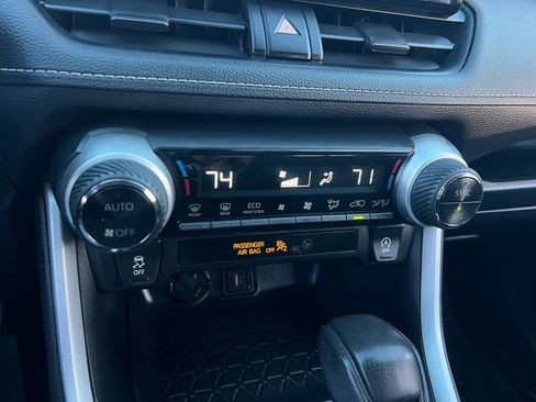 Used 2020 Toyota RAV4 XLE image 26