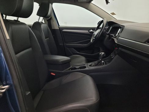 Used 2019 Volkswagen Jetta SE w/ Cold Weather Package FWD image 19