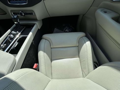 Certified 2022 Volvo XC90 T6 Inscription w/ Lounge Package image 29