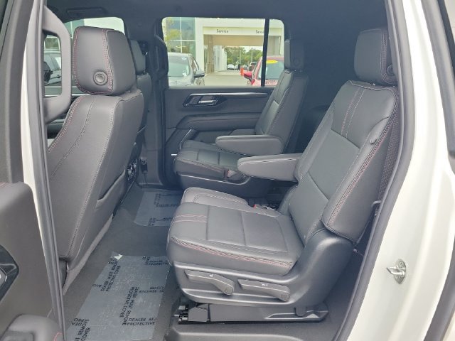 Used 2025 Chevrolet Suburban RST w/ Comfort Package RWD image 11