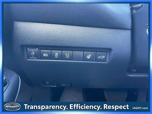 Used 2023 Toyota Venza Limited image 21