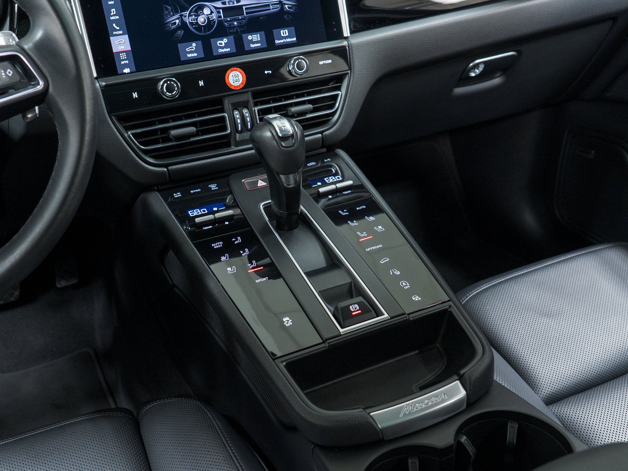 Certified 2023 Porsche Macan AWD/4WD image 24