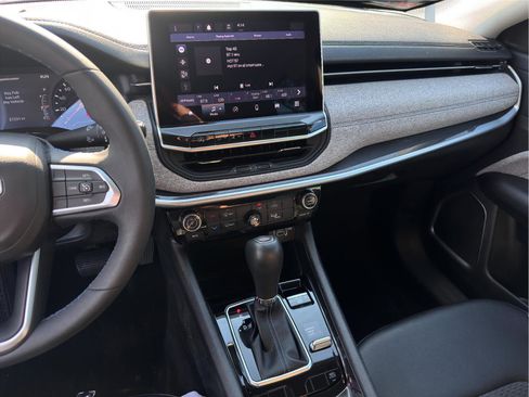 Used 2022 Jeep Compass Latitude image 13