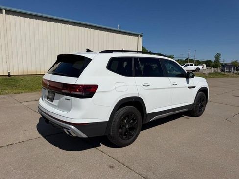 Used 2024 Volkswagen Atlas Peak Edition SE AWD/4WD image 3