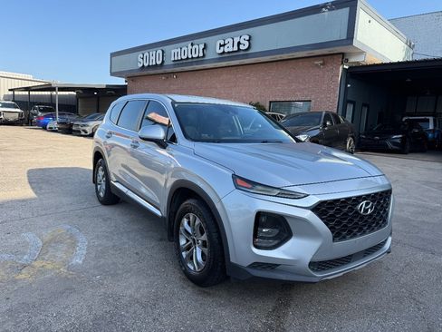 Used 2020 Hyundai Santa Fe SE FWD image 2