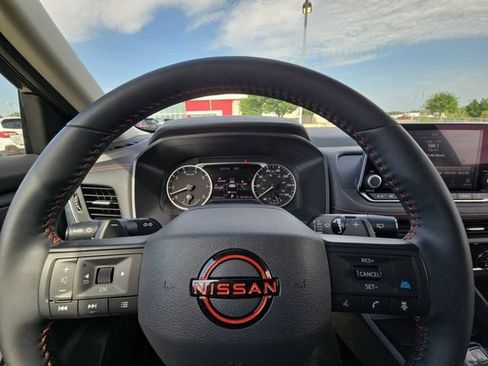 Used 2025 Nissan Rogue SV AWD/4WD image 25