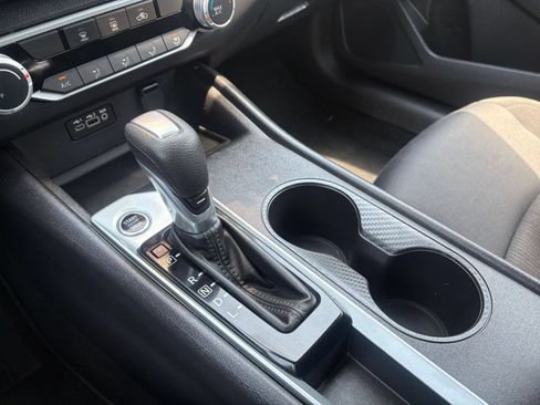 Used 2025 Nissan Altima 2.5 SV FWD image 39