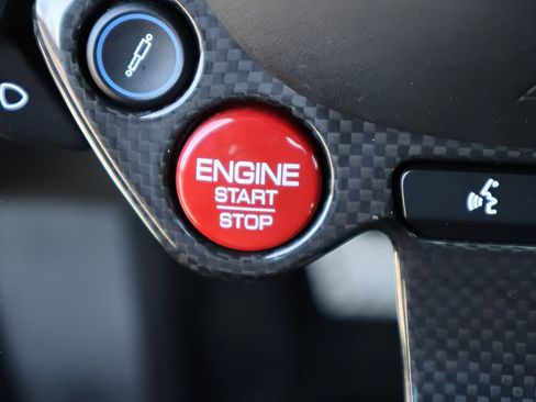 Used 2020 Ferrari Portofino RWD image 37