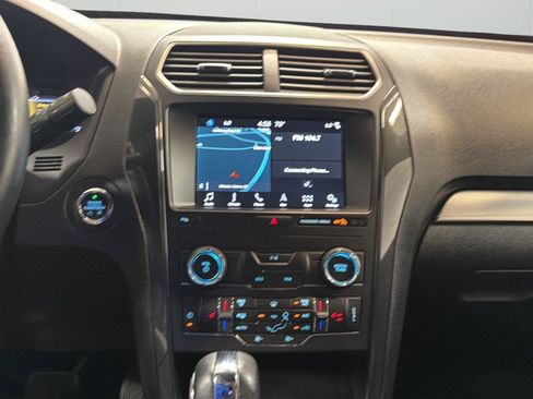 Used 2019 Ford Explorer XLT w/ Equipment Group 202A FWD image 16