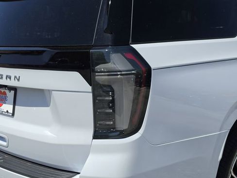 New 2026 Chevrolet Suburban High Country image 10