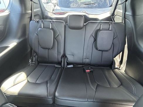 Used 2023 Chrysler Pacifica Touring-L w/ Uconnect Theater Family Group image 27