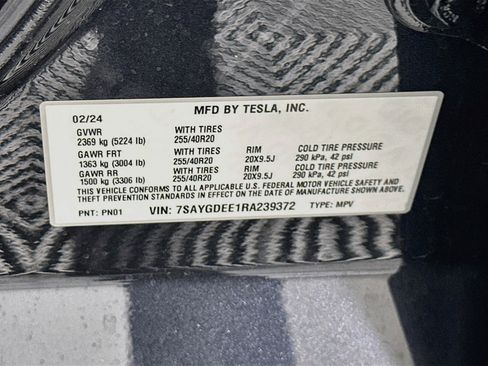 Used 2024 Tesla Model Y Long Range AWD/4WD image 12
