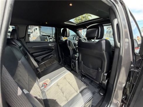 Used 2019 Jeep Grand Cherokee Altitude image 26