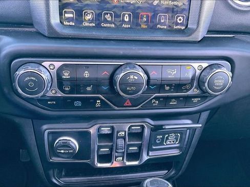 Used 2022 Jeep Wrangler Unlimited Sahara w/ Cold Weather Group image 31