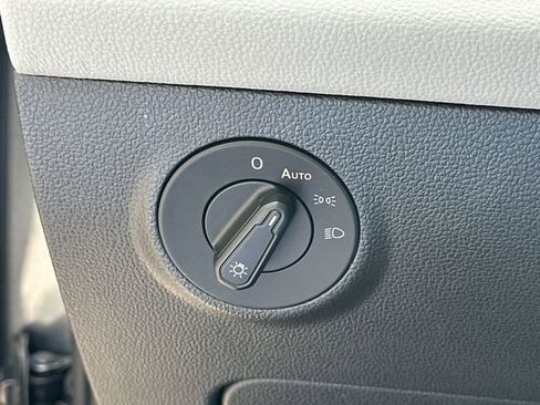 Used 2022 Volkswagen Taos SE w/ IQ.Drive SE Package image 26