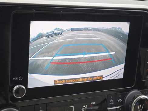 Used 2023 Toyota Highlander XLE image 23