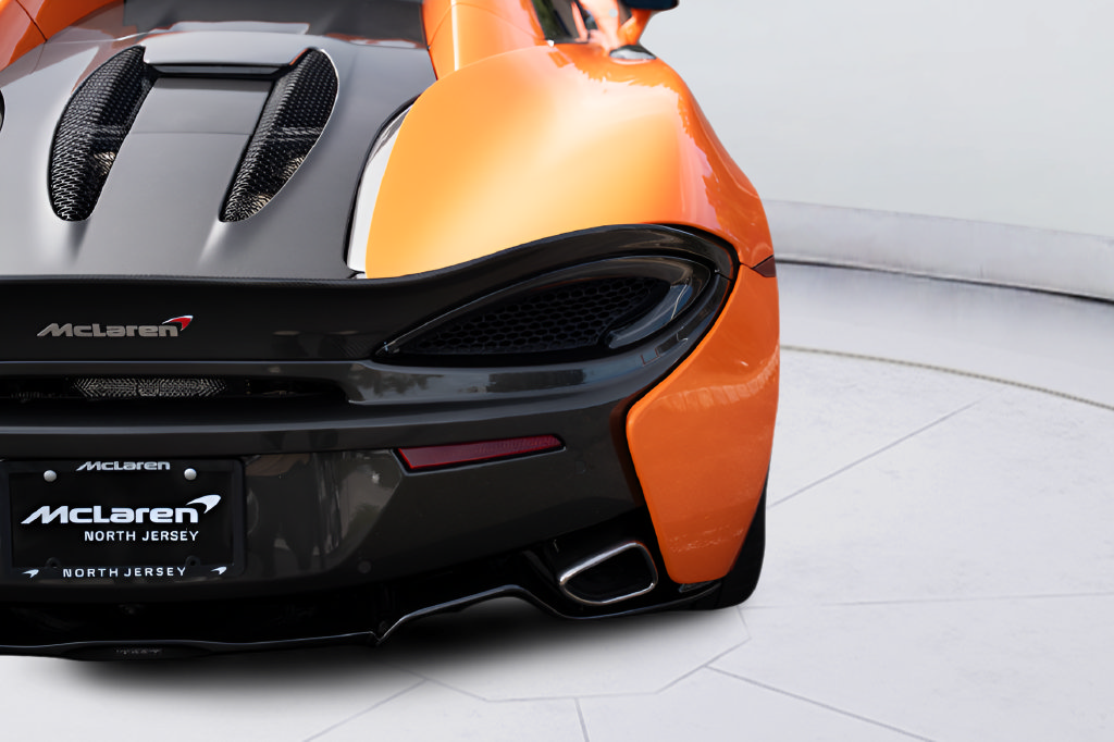 Used 2018 McLaren 570S Spider RWD image 30
