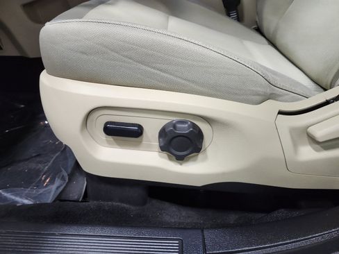 Used 2019 Ford Flex SE FWD image 22