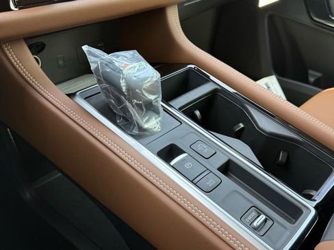 New 2026 Nissan Pathfinder Platinum FWD image 16