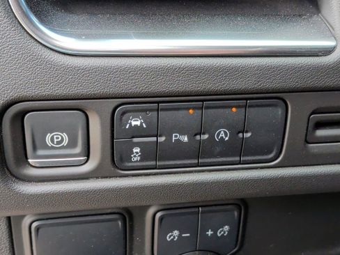 Used 2024 Chevrolet Suburban Premier image 16